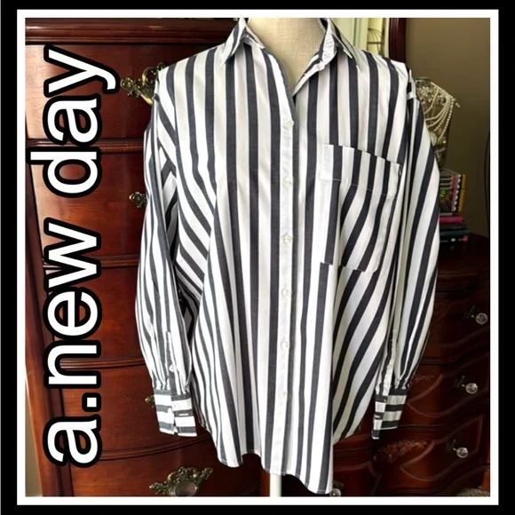 Black & White Vertical Striped Long Sleeved Blouse Top Tunic Sz S “Oversized” - Picture 1 of 13